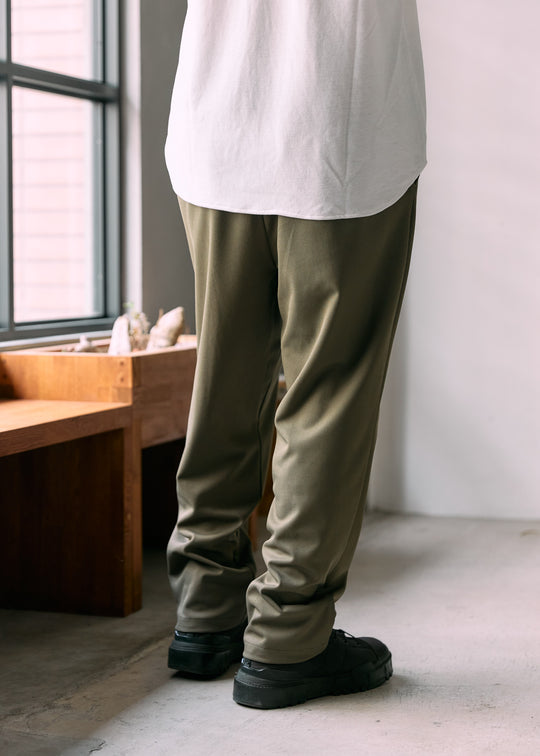 カーキ / モデル:173cm 着用サイズ:M