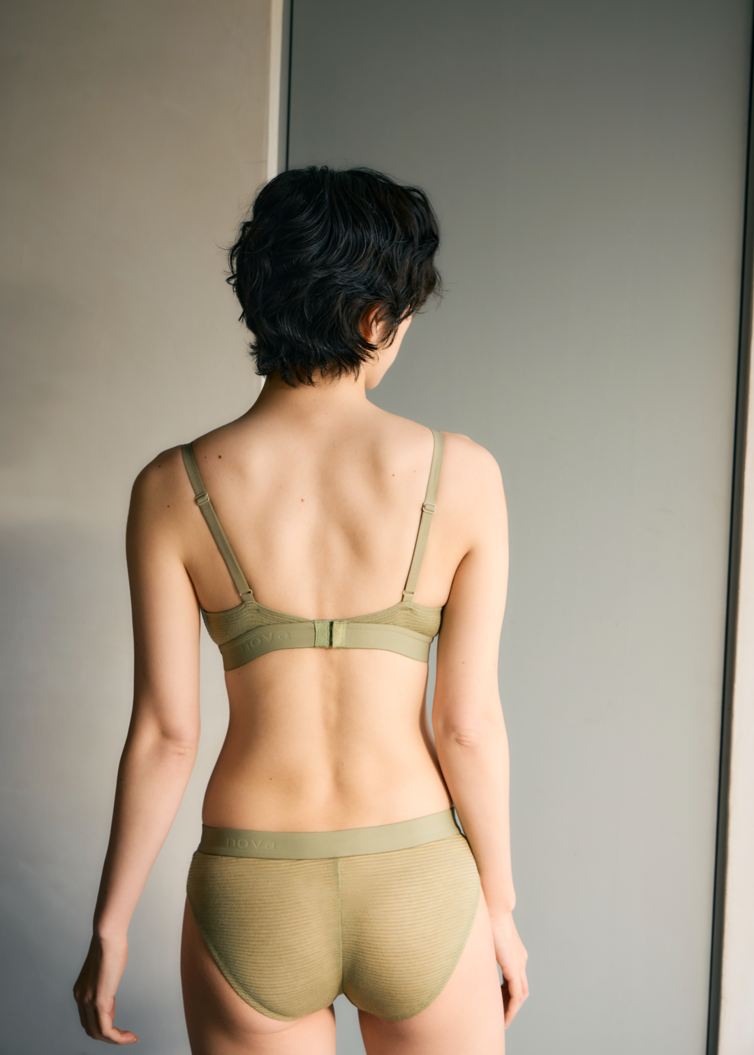 model:Bust 80cm 着用サイズ:CD/65-70