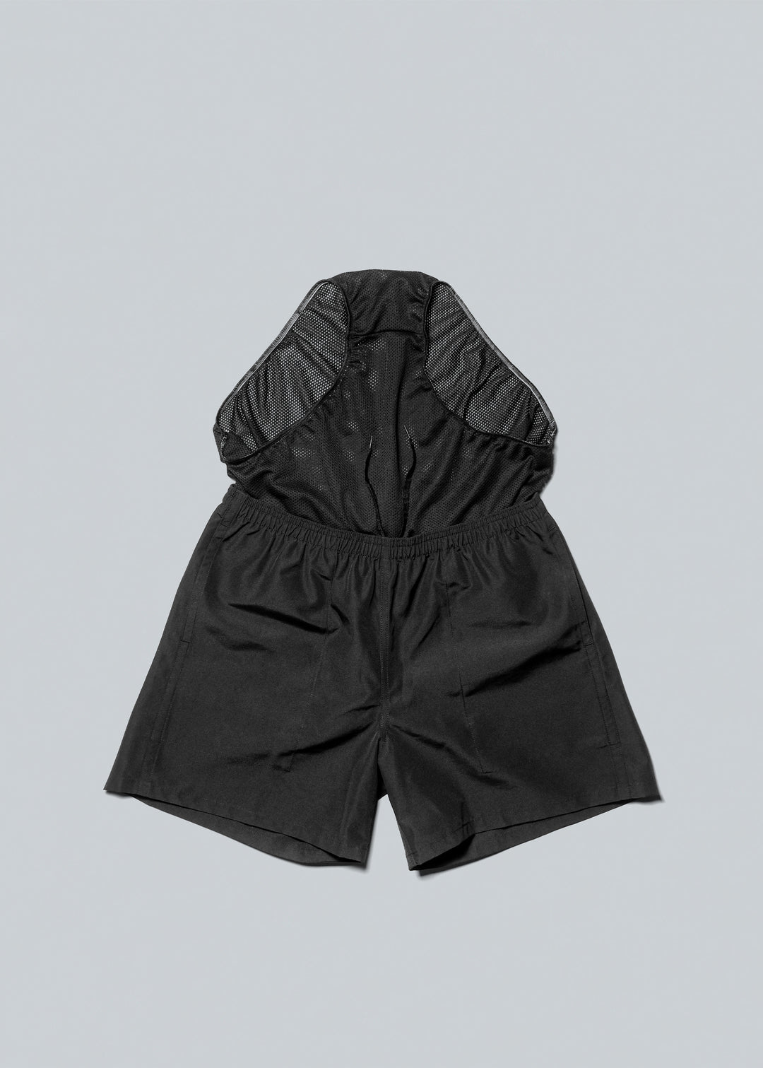 メッシュインナー仕様なので、砂の流入や隙間を気にせず、一枚で着用する事が出来ます。